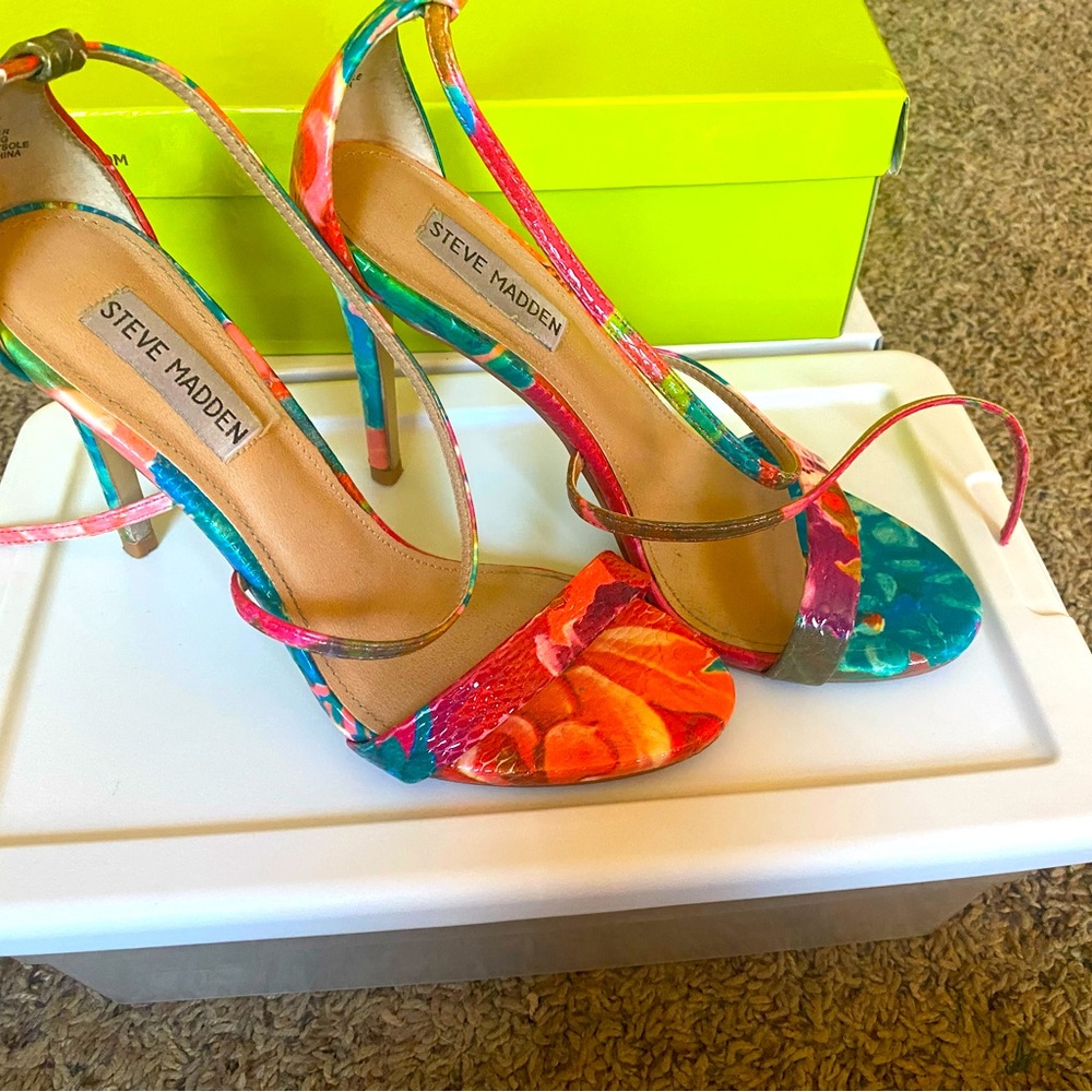 These Steve Madden multi color shoe is a guaranteed show stopper